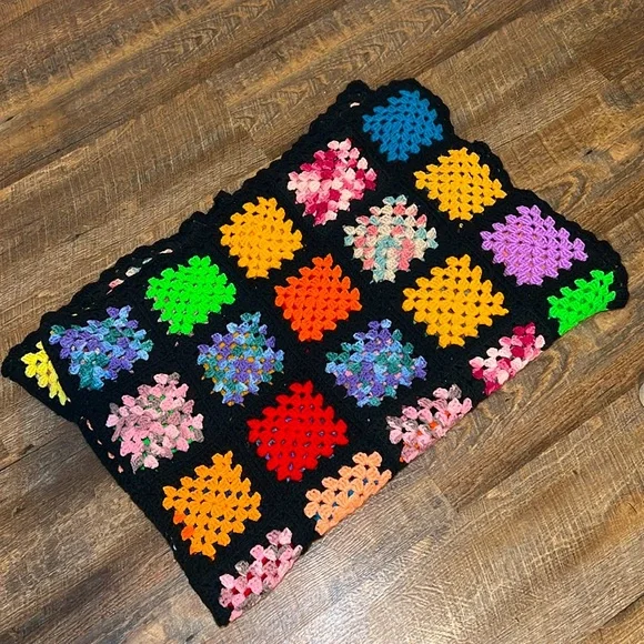 VTG MCM Handmade crocheted blanket patchwork granny square afghan sofa throw - Picture 6 of 9